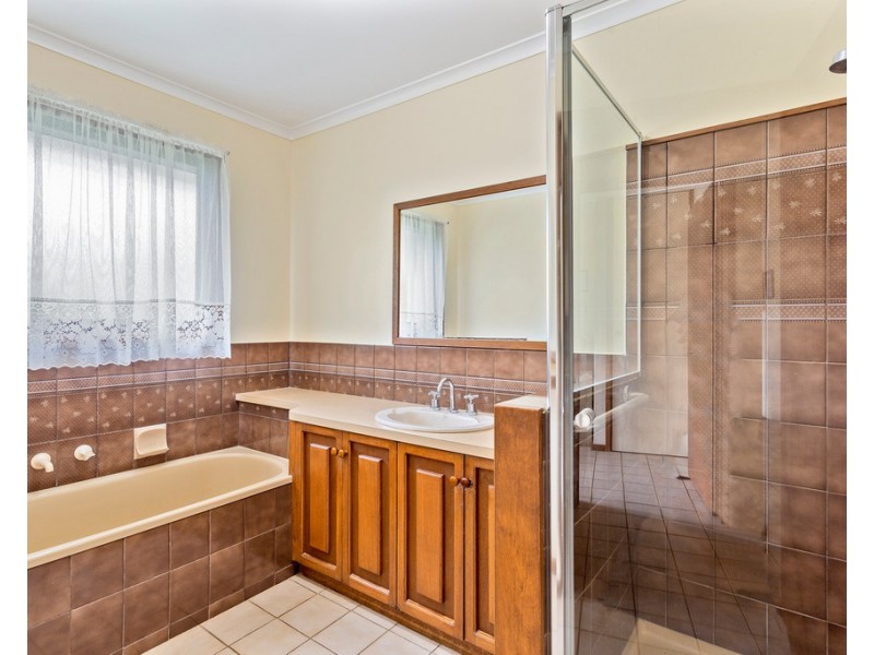 6 Pine Grove, Warragul VIC 3820