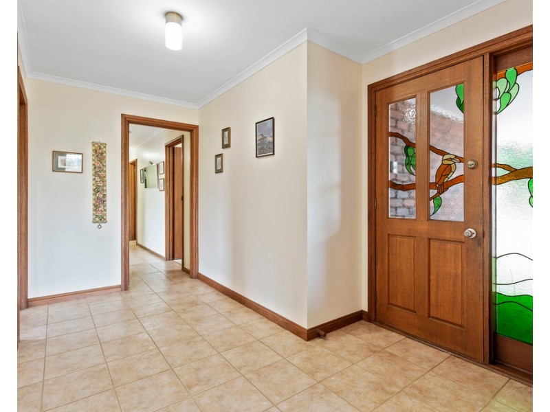 6 Pine Grove, Warragul VIC 3820