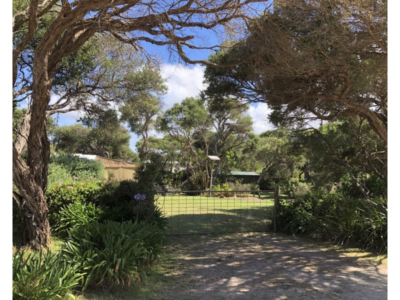 6 Beach Pde, Sandy Point VIC 3959