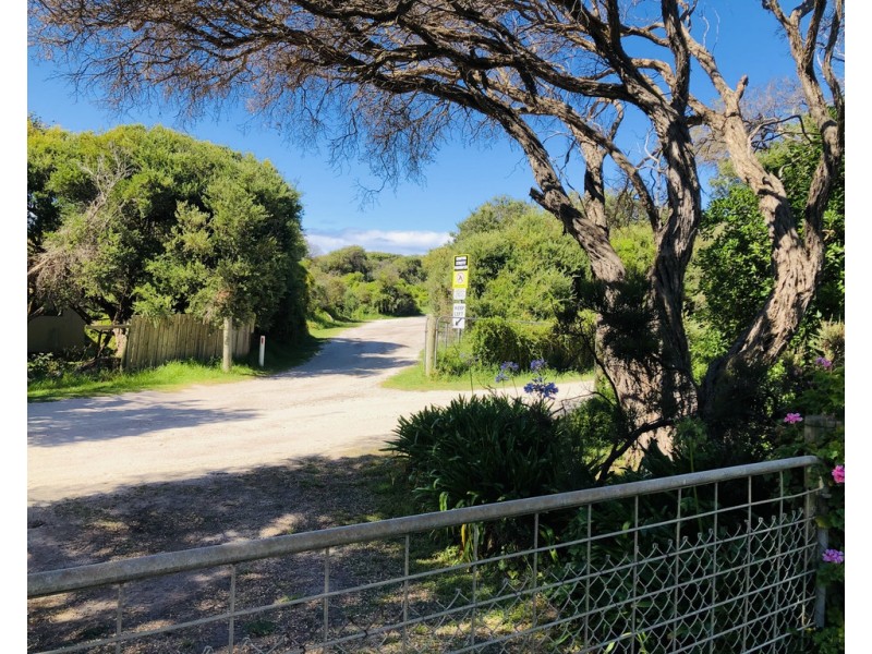 6 Beach Pde, Sandy Point VIC 3959