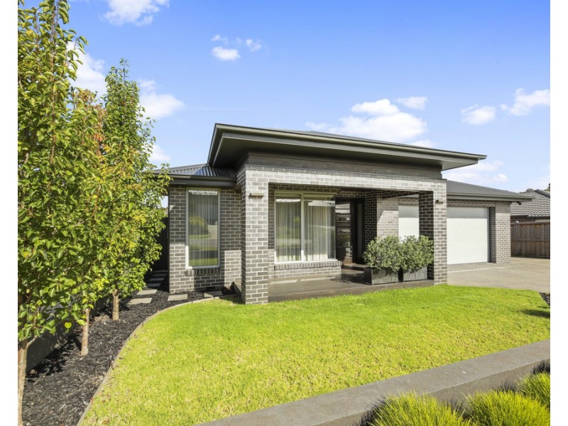 47 EMPIRE AVENUE, Drouin VIC 3818