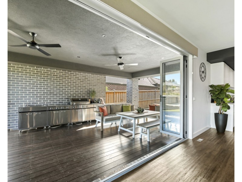 47 EMPIRE AVENUE, Drouin VIC 3818