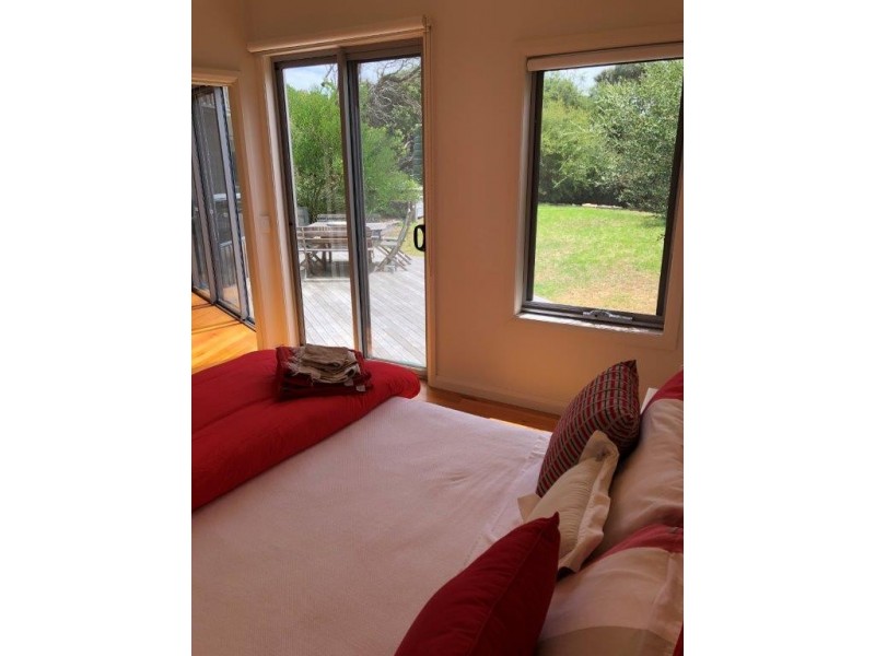 7 Manuka St, Sandy Point VIC 3959