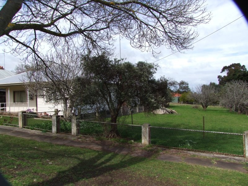 37 YOUNG STREET, Leongatha VIC 3953