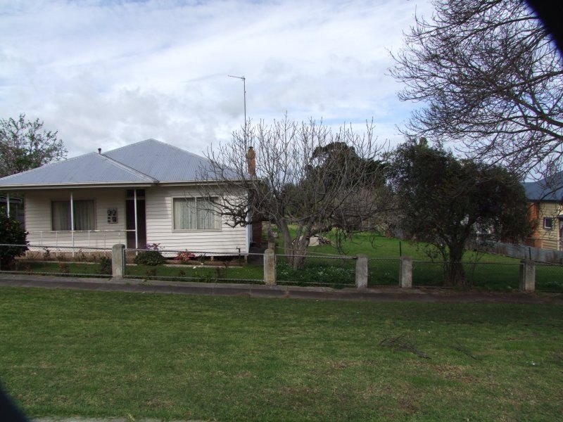 37 YOUNG STREET, Leongatha VIC 3953