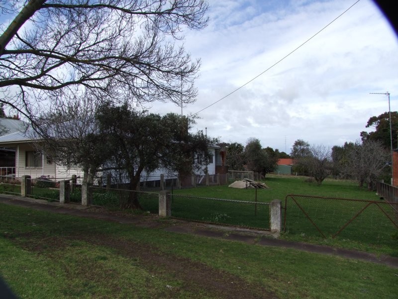 37 YOUNG STREET, Leongatha VIC 3953