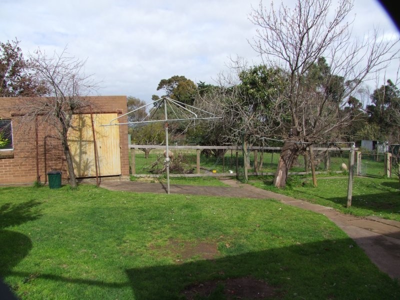 37 YOUNG STREET, Leongatha VIC 3953