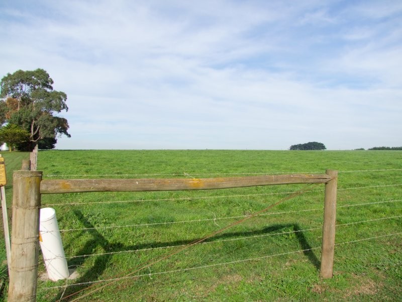 . SIMONS LANE, Leongatha VIC 3953