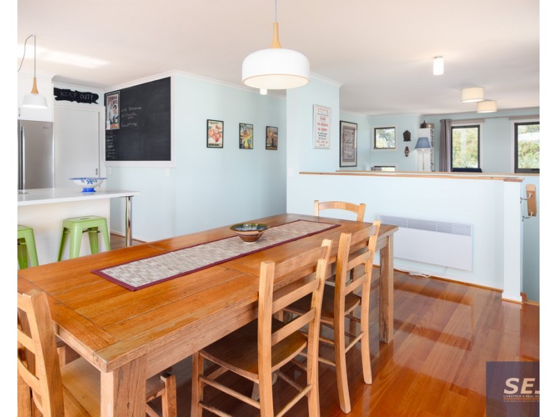 9 Ash Ave, Sandy Point VIC 3959