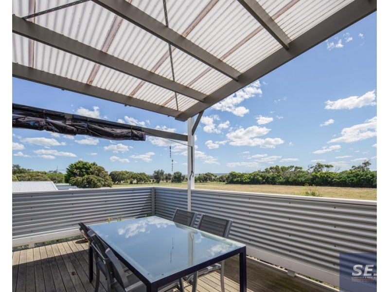 9 Ash Ave, Sandy Point VIC 3959