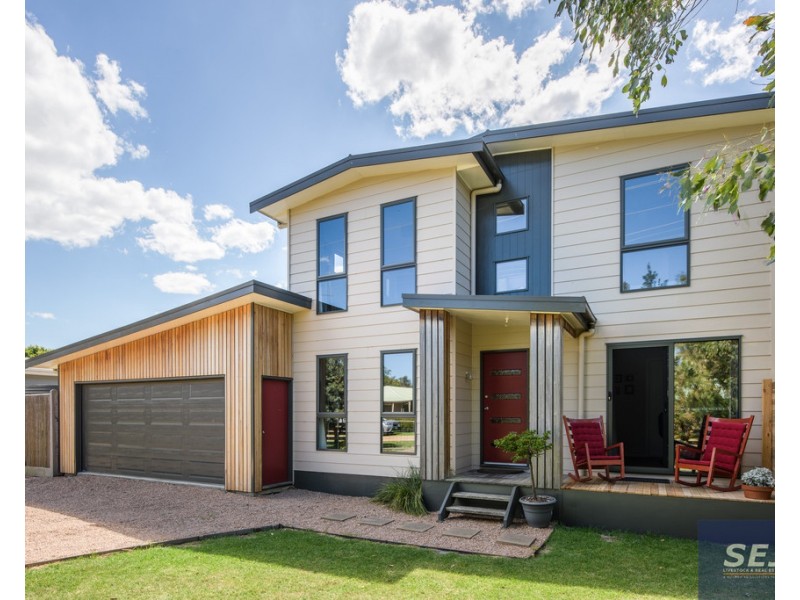 9 Ash Ave, Sandy Point VIC 3959