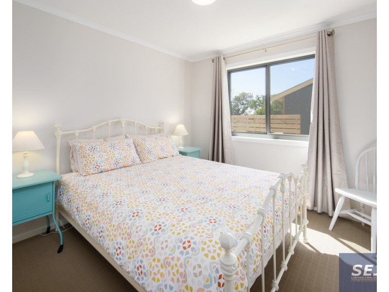 9 Ash Ave, Sandy Point VIC 3959