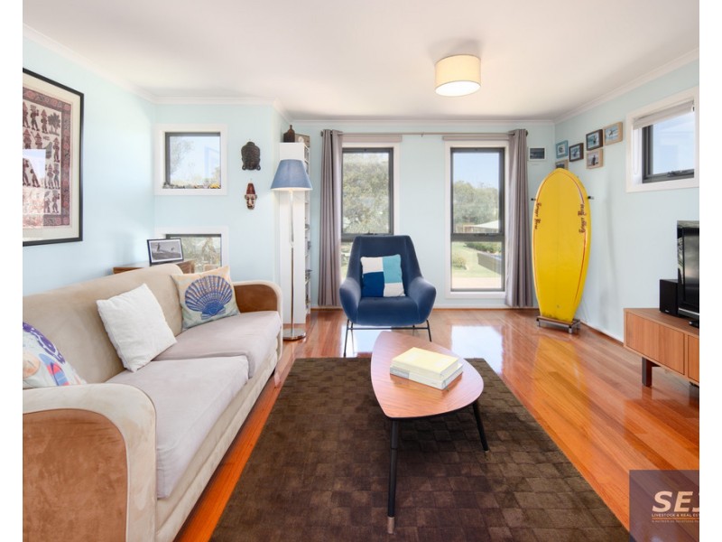 9 Ash Ave, Sandy Point VIC 3959