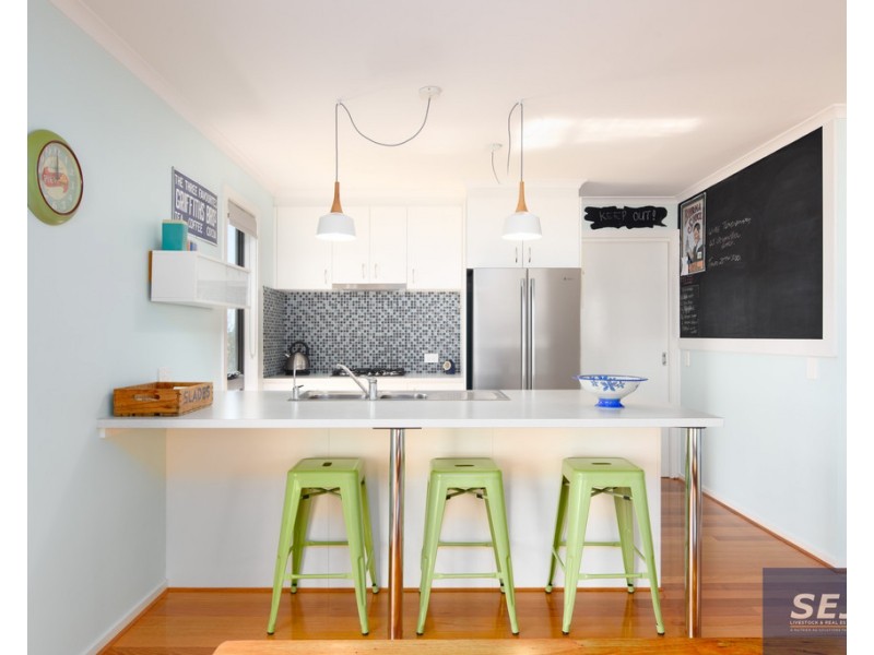 9 Ash Ave, Sandy Point VIC 3959