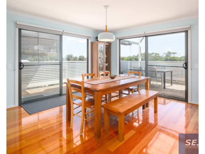 9 Ash Ave, Sandy Point VIC 3959