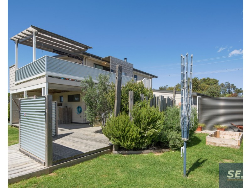 9 Ash Ave, Sandy Point VIC 3959