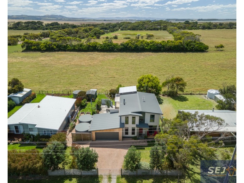 9 Ash Ave, Sandy Point VIC 3959