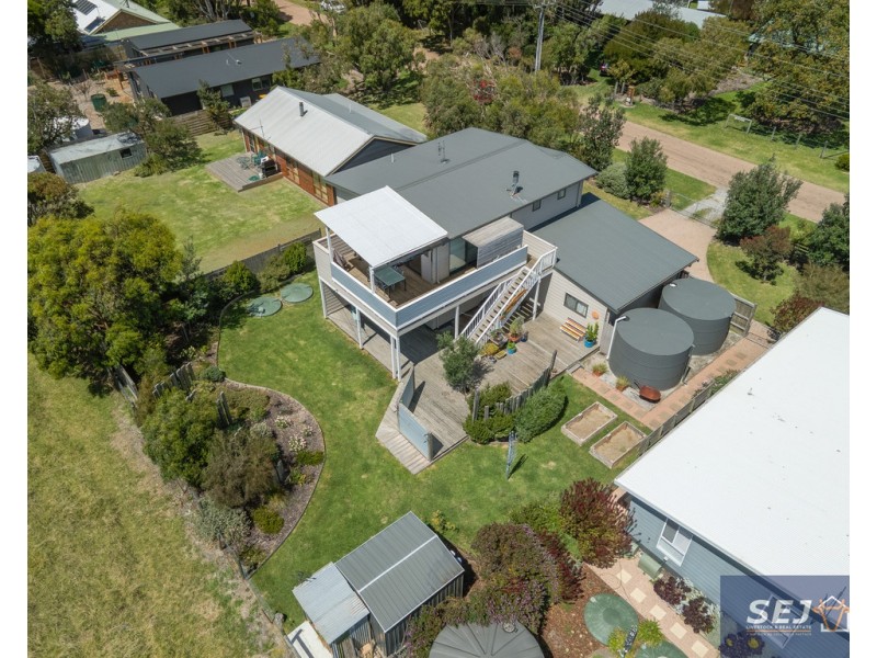 9 Ash Ave, Sandy Point VIC 3959