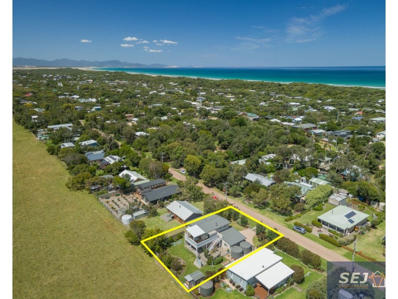9 Ash Ave, Sandy Point VIC 3959