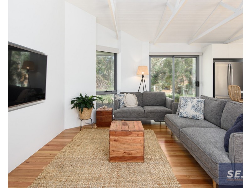 13 Ash Ave, Sandy Point VIC 3959