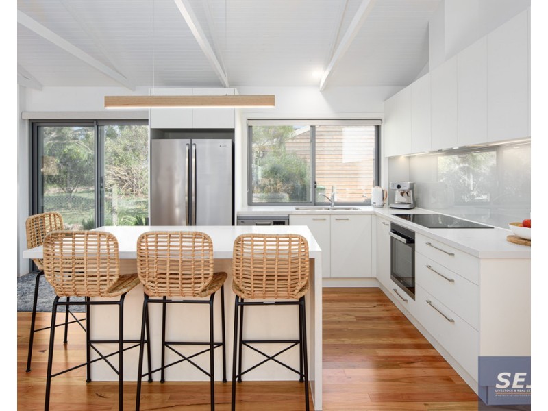 13 Ash Ave, Sandy Point VIC 3959