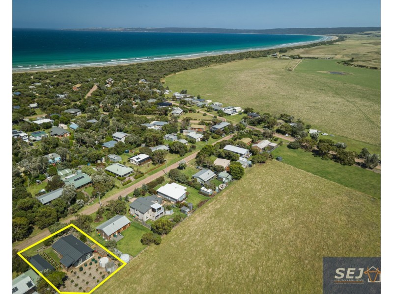 13 Ash Ave, Sandy Point VIC 3959