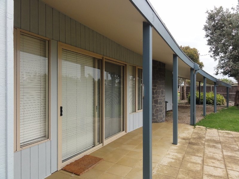 5 Wattle Crt, Sandy Point VIC 3959