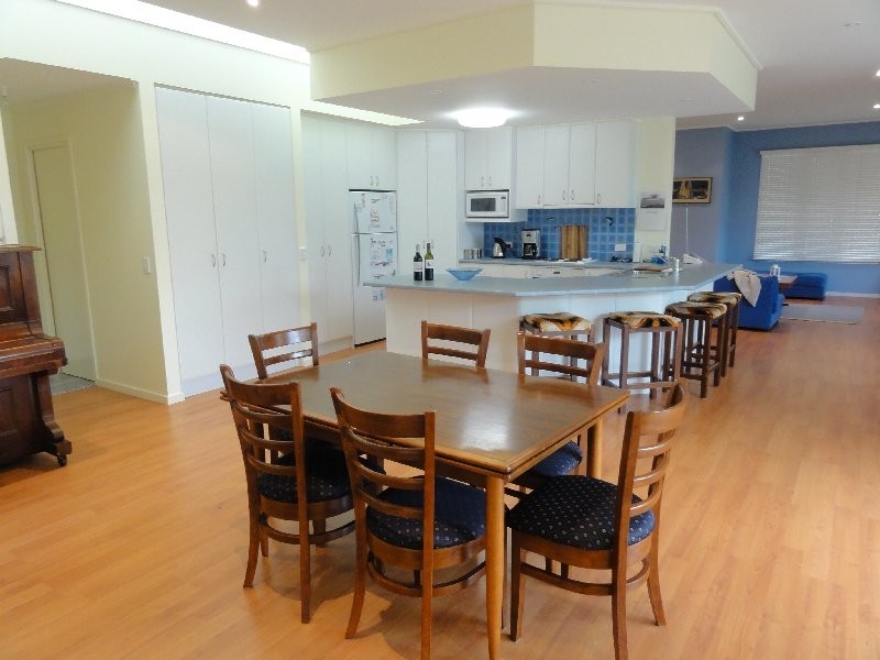 5 Wattle Crt, Sandy Point VIC 3959