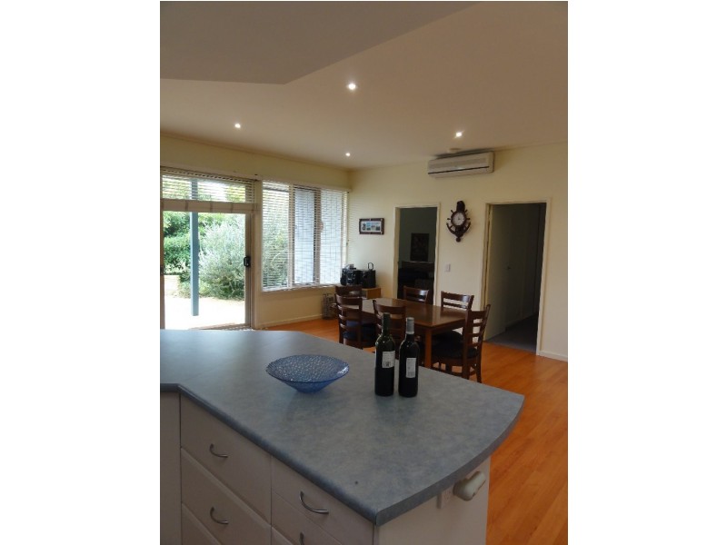 5 Wattle Crt, Sandy Point VIC 3959