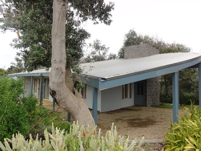 5 Wattle Crt, Sandy Point VIC 3959