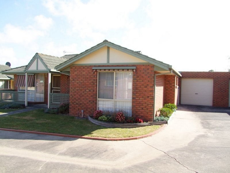 2/18 Clinton Court, Leongatha VIC 3953