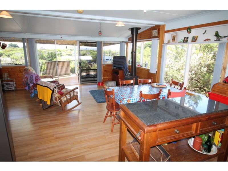 28 Ennisvale Ave, Sandy Point VIC 3959