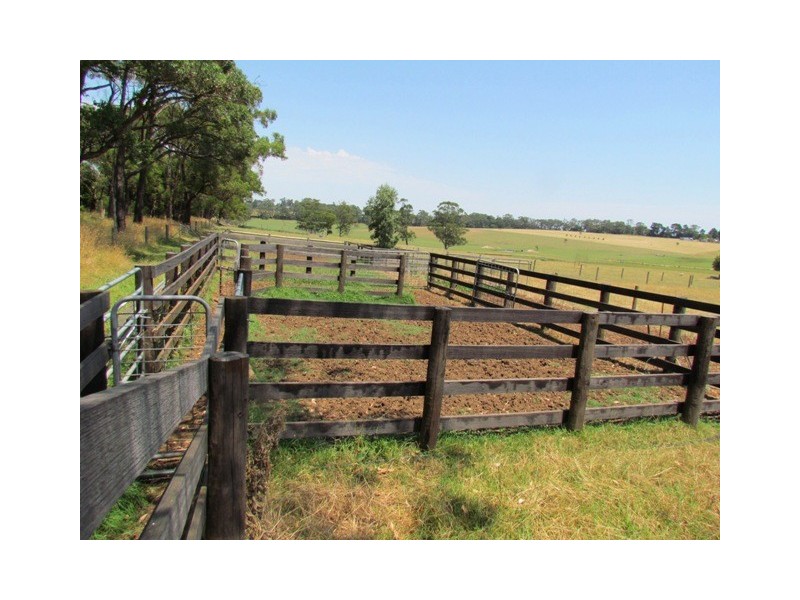 Curries Road, Drouin South VIC 3818
