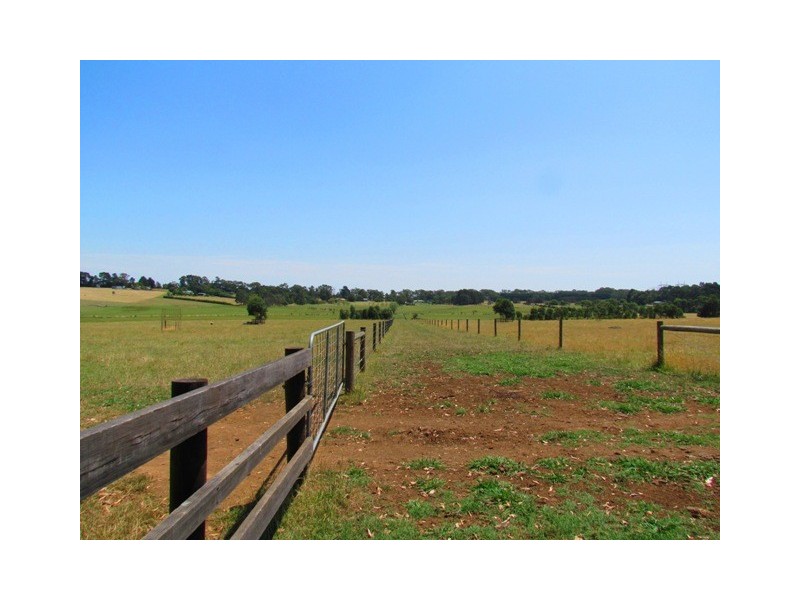 Curries Road, Drouin South VIC 3818