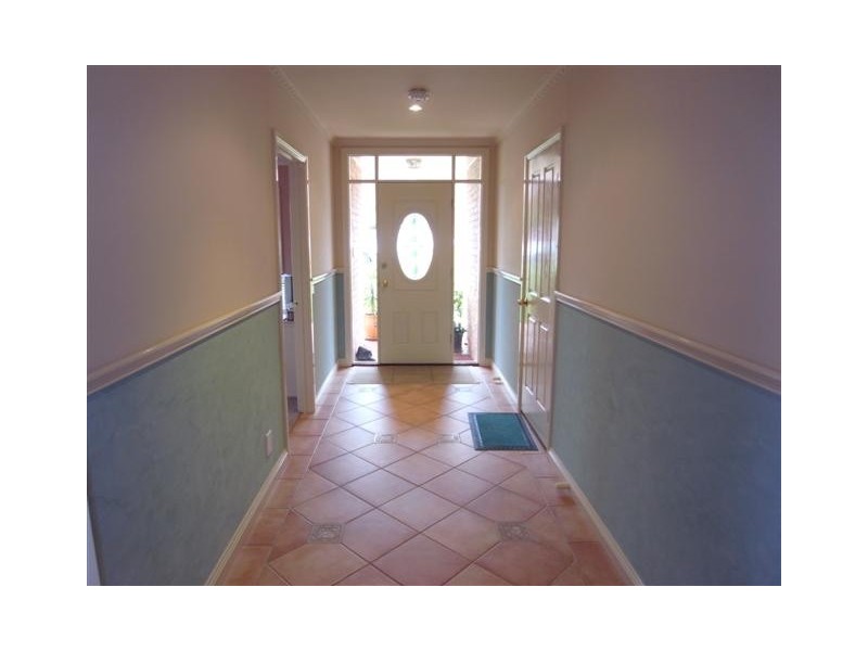 25 Willow Crescent, Warragul VIC 3820