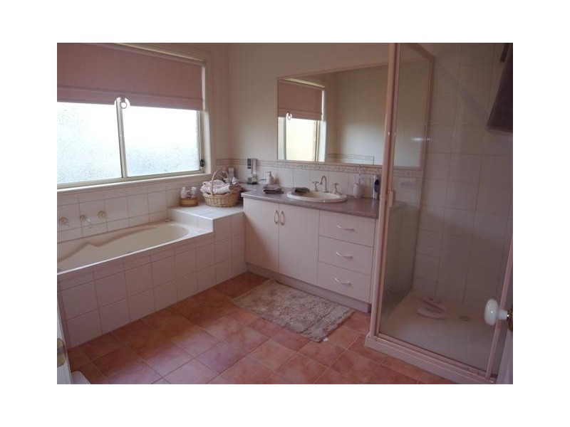 25 Willow Crescent, Warragul VIC 3820