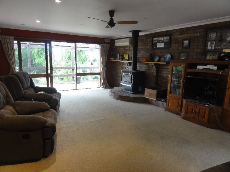 6 Hall Rd, Foster VIC 3960