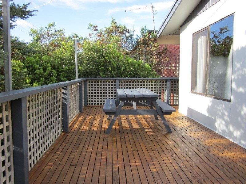 18 Banksia Ave, Sandy Point VIC 3959