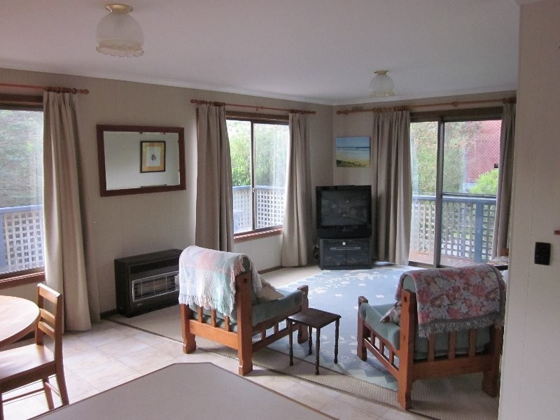 18 Banksia Ave, Sandy Point VIC 3959