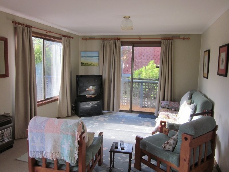 18 Banksia Ave, Sandy Point VIC 3959