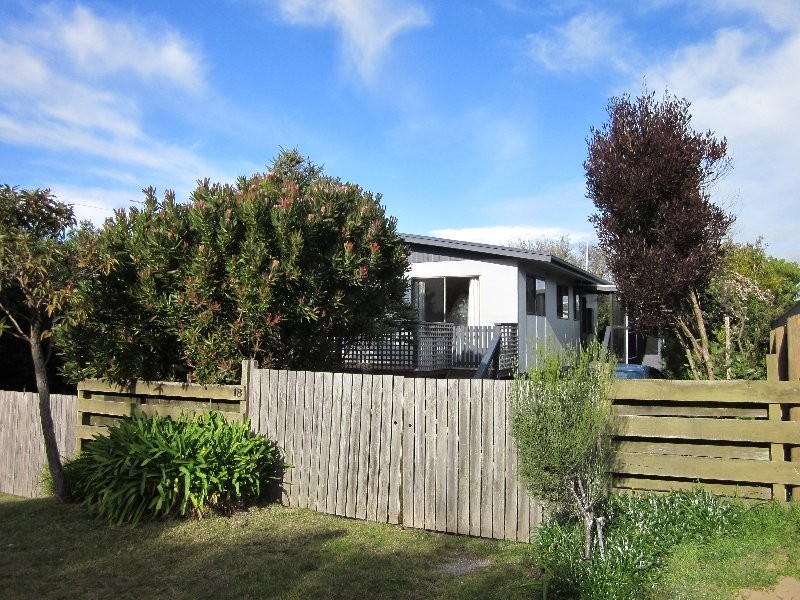 18 Banksia Ave, Sandy Point VIC 3959