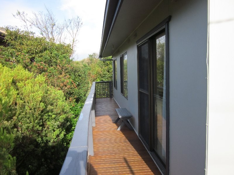 18 Banksia Ave, Sandy Point VIC 3959