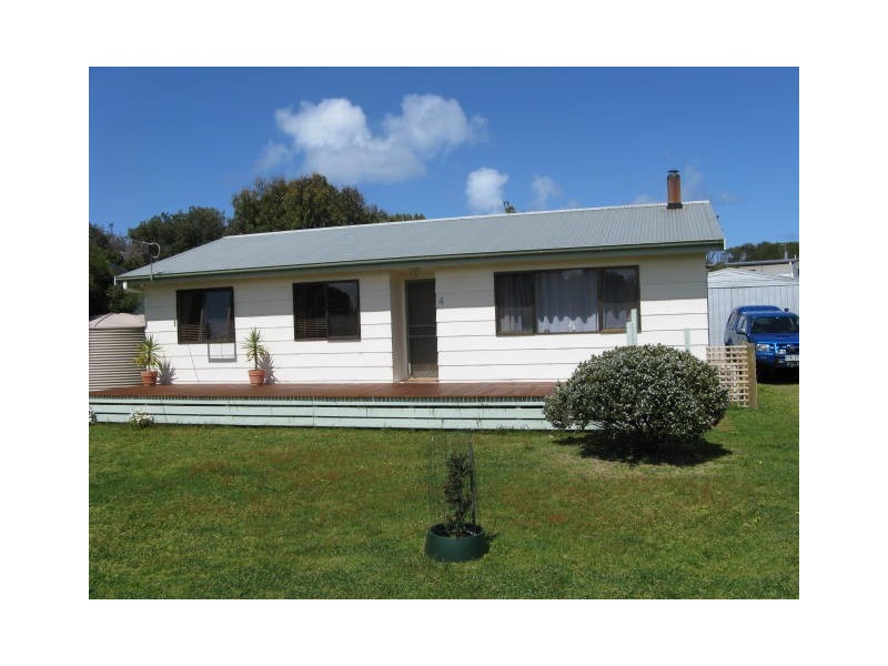 4 Ash Ave, Sandy Point VIC 3959