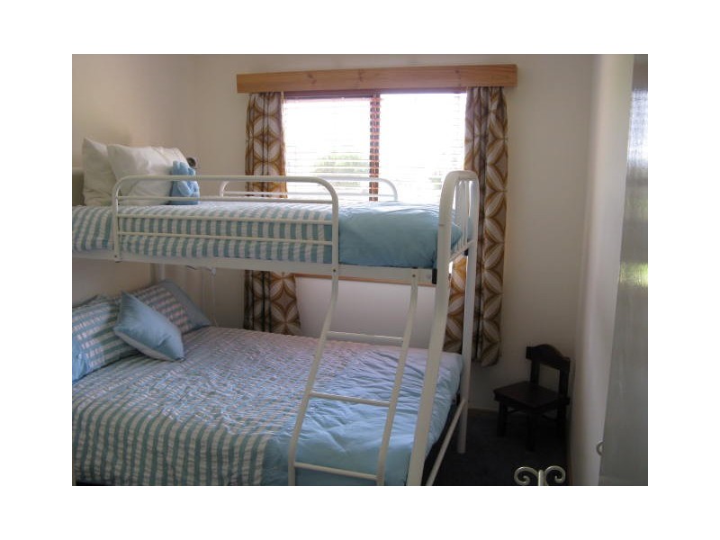 4 Ash Ave, Sandy Point VIC 3959