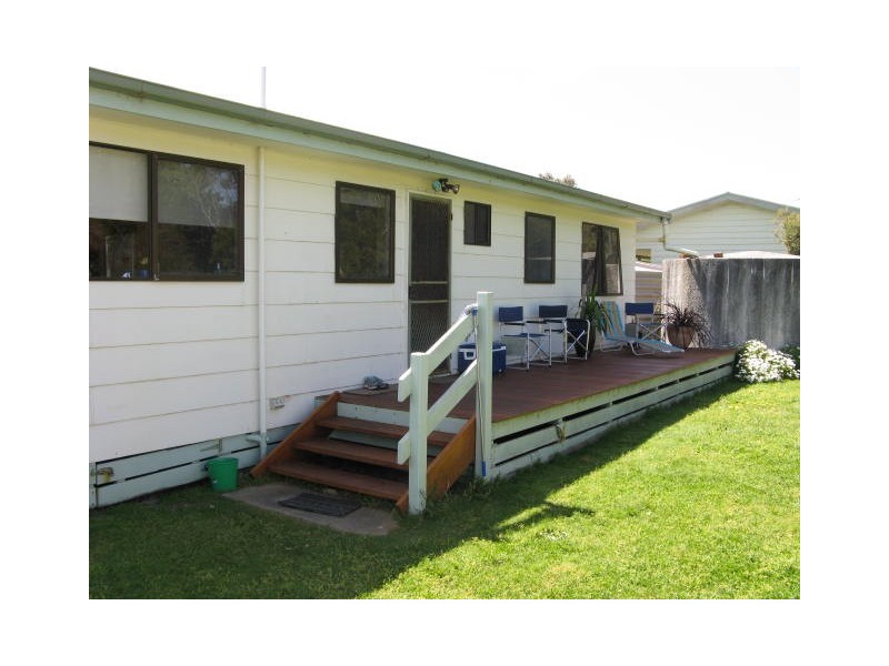 4 Ash Ave, Sandy Point VIC 3959
