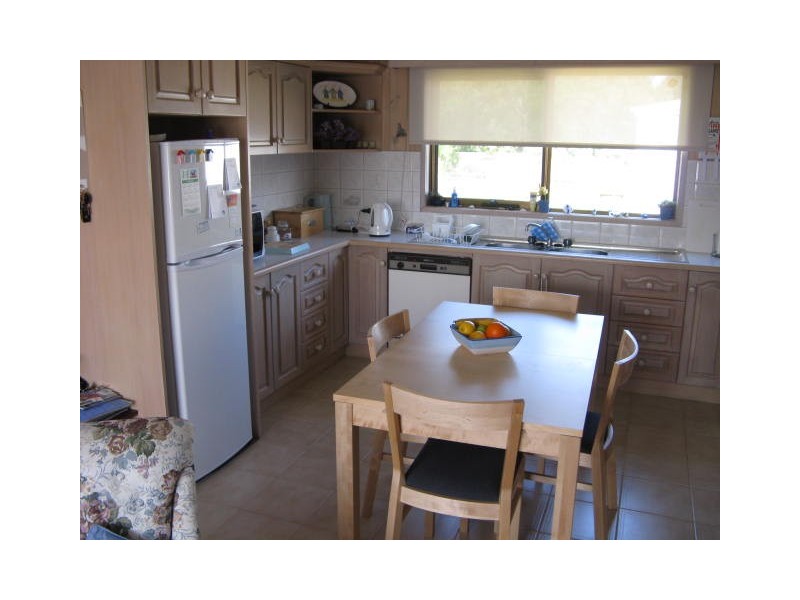 4 Ash Ave, Sandy Point VIC 3959