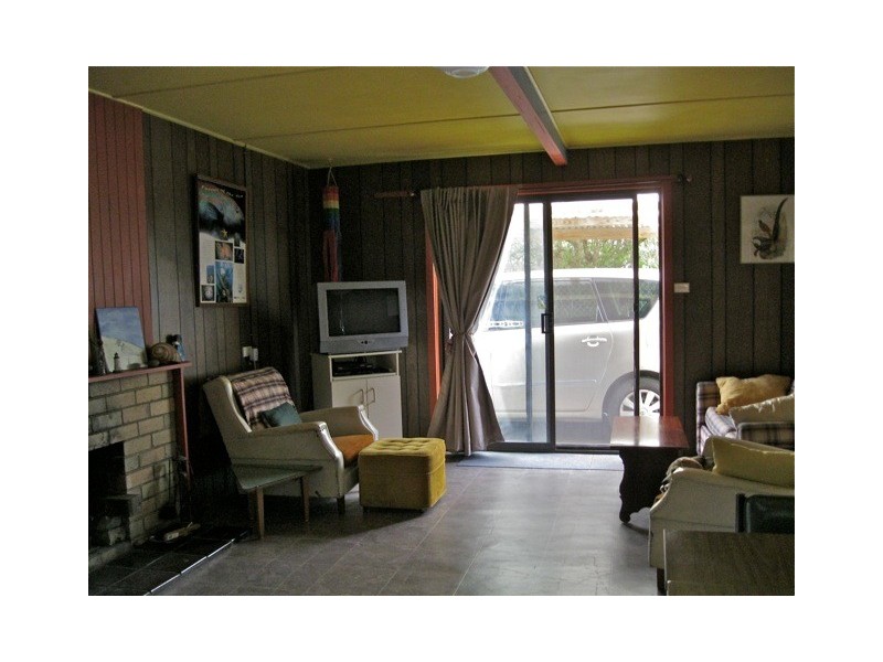 4 Waratah Ave, Sandy Point VIC 3959