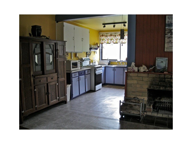 4 Waratah Ave, Sandy Point VIC 3959