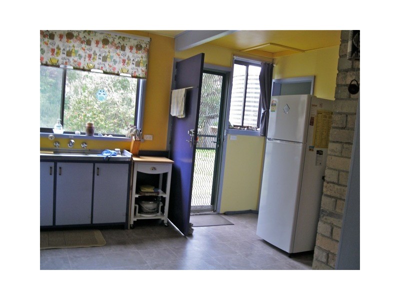 4 Waratah Ave, Sandy Point VIC 3959