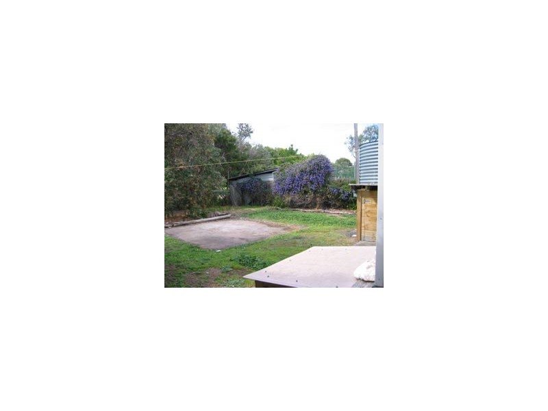 4 Waratah Ave, Sandy Point VIC 3959